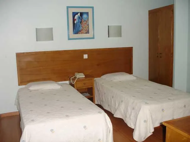 فندق Pensao Residencial Roma Lisboa 2*,